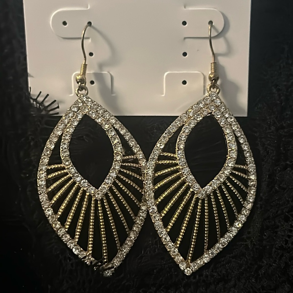 Premier Designs Large Dangle Statement Earrings - image 1